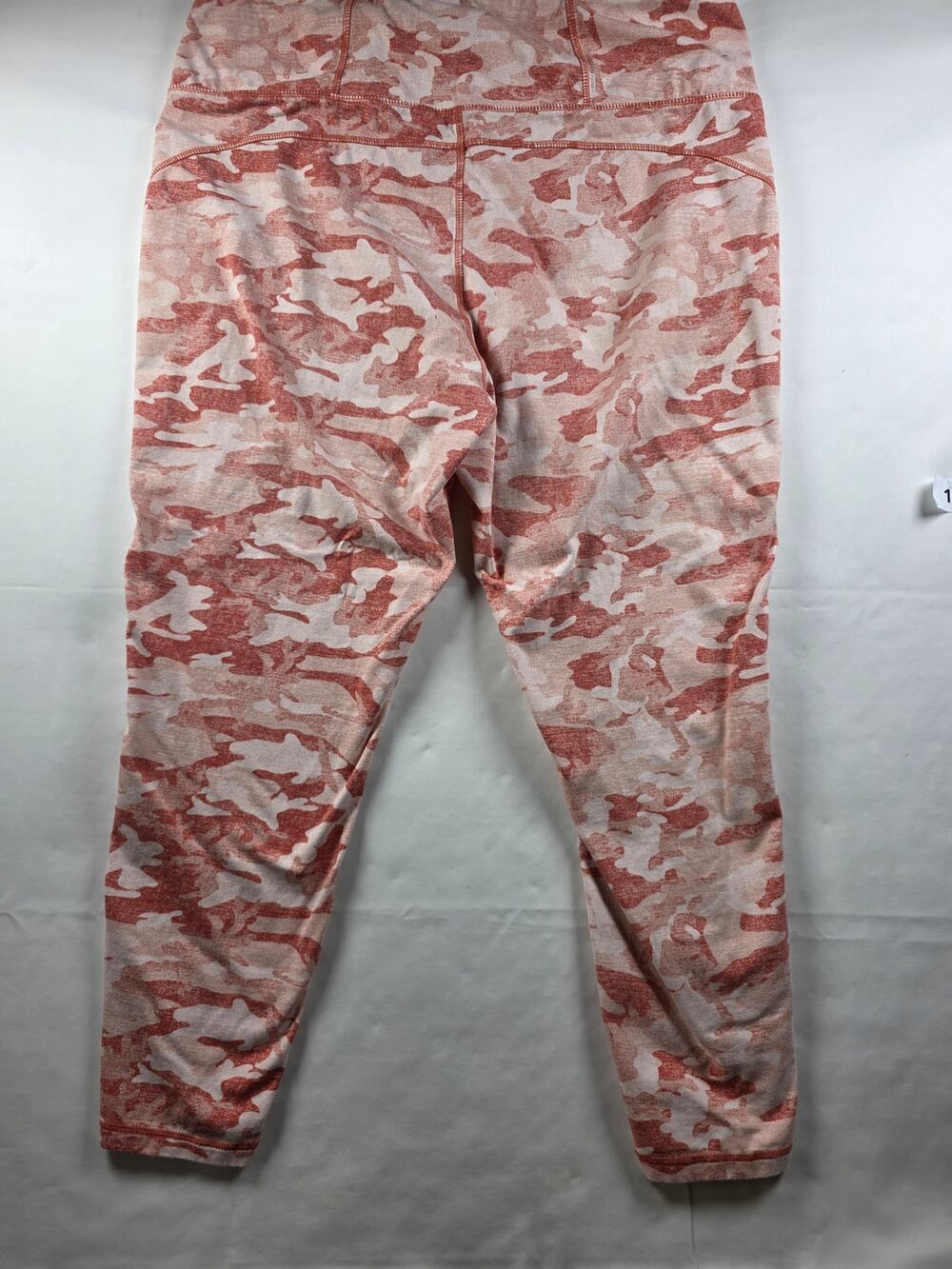 Wonderly Studio Women's Orange Camo Leggings coral and peach camouflage Size XL